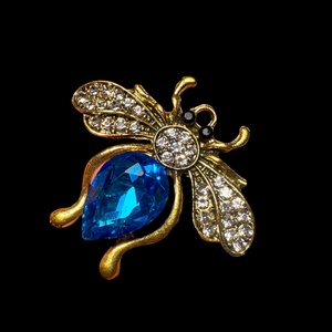 Retro BROSS az 1980-as évekből, gyönyörű elegáns strasszos kitűző, pin szövetkabátra, blúzra,  blézerre szép kitűző - ékszer - kitűző és bross - Meska.hu