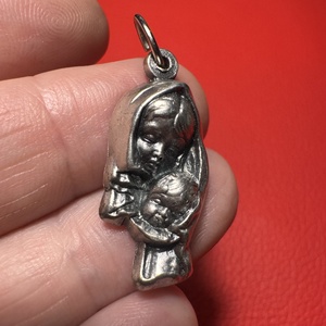 Szűz Mária medál nyakláncra � vintage vallásos ékszer az 1970�80-as évekből - ékszer - nyaklánc - medálos nyaklánc - Meska.hu