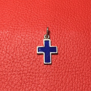 Retro kis tűzzománc kereszt nyakláncra � vintage vallásos ékszer az 1970�80-as évekből - ékszer - nyaklánc - medálos nyaklánc - Meska.hu