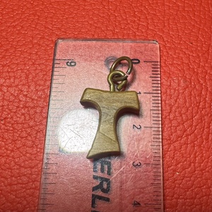 Antoniusz kereszt, Tau kereszt olajfa kereszt nyakláncra � vintage vallásos ékszer az 1970�80-as évekből - ékszer - nyaklánc - medálos nyaklánc - Meska.hu