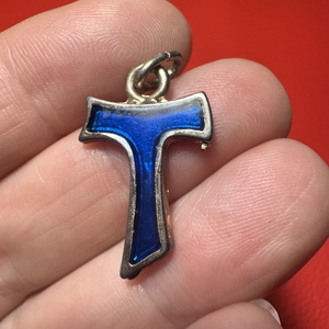 Antoniusz kereszt, Tau kereszt tűzzománcból kereszt nyakláncra � vintage vallásos ékszer az 1970�80-as évekből - ékszer - nyaklánc - medálos nyaklánc - Meska.hu