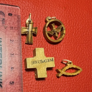 Vallási jelképek Szentföldről, olajfa kereszt nyakláncra � vintage vallásos ékszer az 1970�80-as évekből - ékszer - nyaklánc - medálos nyaklánc - Meska.hu