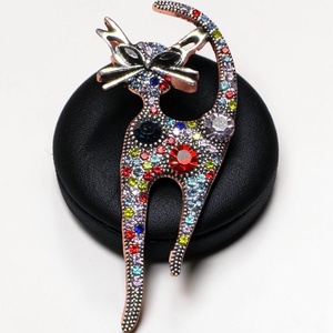 Cicás retro BROSS az 1980-as évekből, gyönyörű elegáns strasszos kitűző, pin szövetkabátra, blúzra,  blézerre, Ékszer, Kitűző és Bross, Ékszerkészítés, MESKA
