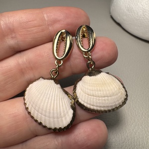 Retro ékszer, kagylós vintage fülbevaló 1970/80-as évek stílusa, gyönyörű mutatós retro fül ékszer - ékszer - fülbevaló - csillár fülbevaló - Meska.hu