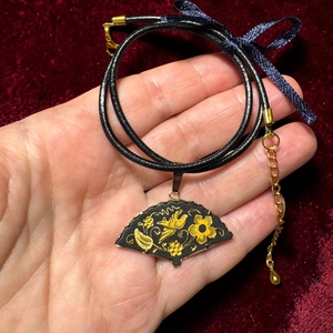 24karát aranyozott Damascene medál, vintage damaszkén nyaklánc, aranyozott medál bőr láncon, toledói nyakék, nyaklánc - ékszer - kitűző és bross - Meska.hu