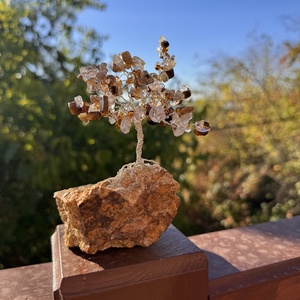 Jáspis, hegyikristály, arany rutil kristály fa, kristály bonsai, ékszerfa, szerencsefa, életfa, pénzfa, kristályfa  - otthon & életmód - dekoráció - asztal és polc dekoráció - gyöngyfa, ásványfa - Meska.hu