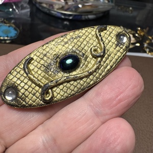 Érdekes gyurma BROSS az 1980-as évekből, gyönyörű elegáns kitűző, pin szövetkabátra, blúzra,  blézerre retro kitűző - ékszer - kitűző és bross - Meska.hu