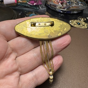 Érdekes gyurma BROSS az 1980-as évekből, gyönyörű elegáns kitűző, pin szövetkabátra, blúzra,  blézerre retro kitűző - ékszer - kitűző és bross - Meska.hu
