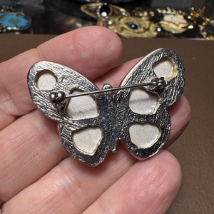 Lepke Vintage BROSS az 1980-as évekből, gyönyörű elegáns kitűző, pin szövetkabátra, blúzra,  blézerre retro kitűző - ékszer - kitűző és bross - Meska.hu