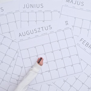 SZETT XIX. / 2025-2026. akadémiai év / naptár + tartó + matrica / Havi, nagyméretű tervező - otthon & életmód - papír, írószer - naptár & tervező - Meska.hu