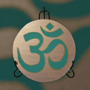 Om tábla kézzel festett, környezetbarát, jógaterembe, nappaliba arany -zöld színben, Otthon & Életmód, Dekoráció, Spiritualitás, Mandala, Festészet, Festett tárgyak, MESKA