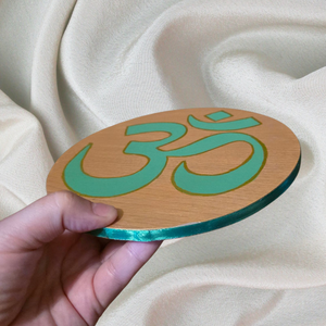 Om tábla kézzel festett, környezetbarát, jógaterembe, nappaliba arany -zöld színben - otthon & életmód - dekoráció - spiritualitás - mandala - Meska.hu