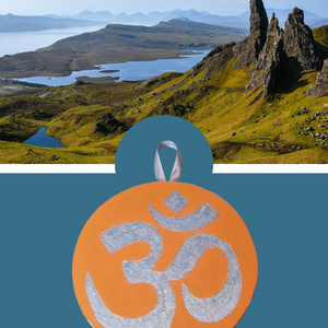 Kézzel festett Om tábla újrahasznosított laminált parkettára falra, polcra dekorációnak narancs-ezüst - otthon & életmód - dekoráció - spiritualitás - mandala - Meska.hu