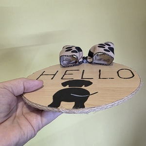 Kézzel festett kutyás ajtódísz, lakásdekoráció, kutya kép, üdvözlőtábla tacskó - otthon & életmód - dekoráció - ajtó- és ablak dekoráció - ajtótábla - Meska.hu