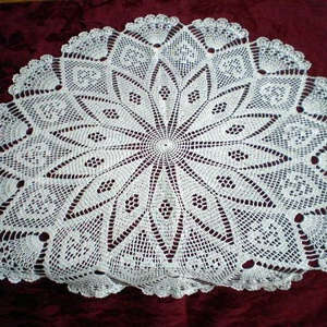 Horgolt terítő 68 cm átmérőjű - Meska.hu