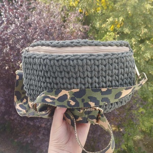 Horgolt övtáska crossbody khaki színben, Táska & Tok, Kézitáska & válltáska, Vállon átvethető táska, Horgolás, MESKA