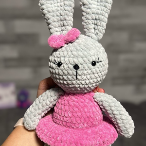 35 cm-es amigurumi horgolt lány nyuszi - játék & sport - plüssállat & játékfigura - nyuszi - Meska.hu
