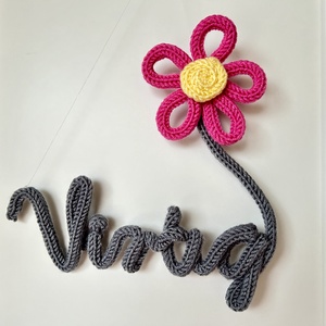 Egyedi horgolt neves ajtódísz, falidísz, gyerekszoba dekoráció - baba - mama - babaszoba dekoráció - gyerek névtábla - Meska.hu