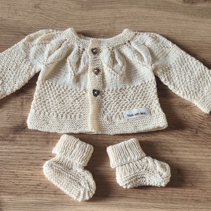 Egyedi kézzel kötött unisex baba kiskabát és cipö - baba - mama - babaruházat - babaruha szett - Meska.hu