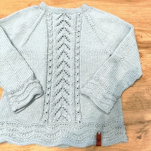 Kislány pulóver csipke kötéssel  - ruha & divat - gyerekruha - pulóver - Meska.hu