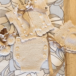 Kötött baba szett pamut fonalból  - baba - mama - babaruházat - babaruha szett - Meska.hu