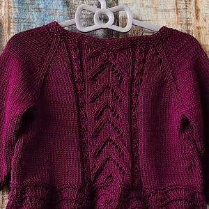 Kislány pulóver csipkekötéssel, Baba - mama, Babaruházat, Baba pulóver, Kötés, MESKA