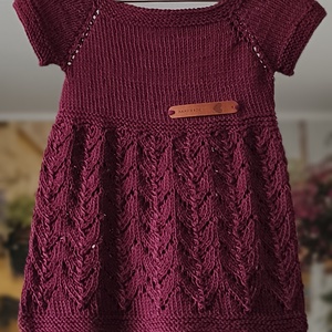 Kislányruha csipkekötéssel - baba - mama - babaruházat - baba ruhák - Meska.hu