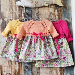 Kislány ruhák kézzel kötött sárga-barack-pink felső résszel  - baba - mama - babaruházat - baba ruhák - Meska.hu