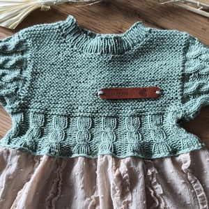 Egyedi rövid ujjú kislány ruha pamut fonalból kézzel kötött felső résszel  - baba - mama - babaruházat - baba body - Meska.hu
