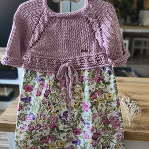 Egyedi kislány ruha puha pamut fonalból  kézzel kötött sárga-barack-pink felső résszel és vidm virágos szoknyával - baba - mama - babaruházat - baba ruhák - Meska.hu