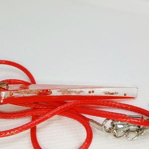 Valódi vadmurok virágokkal és pici gyöngyökkel díszített háromszög alakú medál - ékszer - nyaklánc - medál - Meska.hu