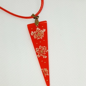 Valódi vadmurok virágokkal és pici gyöngyökkel díszített háromszög alakú medál, Ékszer, Nyaklánc, Medál, Ékszerkészítés, MESKA