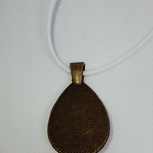 Valódi bodzavirágokkal díszített csepp alakú medál - ékszer - nyaklánc - medál - Meska.hu