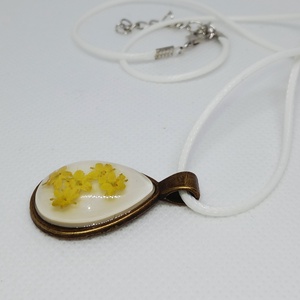 Valódi bodzavirágokkal díszített csepp alakú medál - ékszer - nyaklánc - medál - Meska.hu