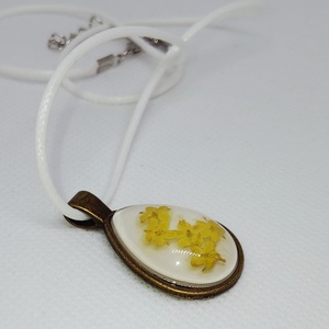 Valódi bodzavirágokkal díszített csepp alakú medál - ékszer - nyaklánc - medál - Meska.hu