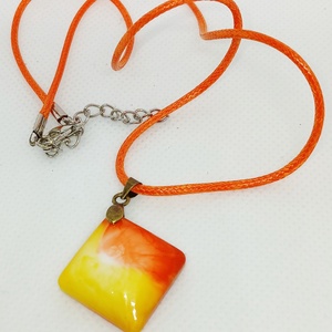 Narancs-sárga-fehér színű négyzet alakú medál, Ékszer, Nyaklánc, Medál, Ékszerkészítés, MESKA