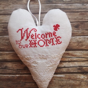 Welcome home hímzett lenvászon szívecske , Otthon & Életmód, Dekoráció, Ajtó- és ablak dekoráció, Ajtódísz & Kopogtató, Varrás, MESKA