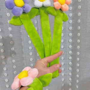 Nőnapi plüss virág karkötő, Ékszer, Karkötő, Karperec, Varrás, MESKA