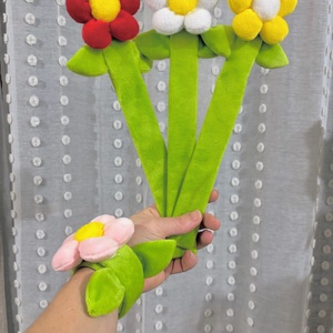 Nőnapi plüss virág karkötő, Ékszer, Karkötő, Karperec, Varrás, MESKA