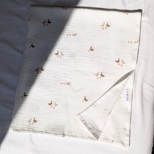 Kacsa család dupla géz kendő - otthon & életmód - babaszoba, gyerekszoba - babatakaró, gyerek pléd - Meska.hu