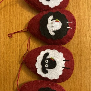 Húsvéti tojásdísz - bárány bordó1, Otthon & Életmód, Dekoráció, Fali és függő dekoráció, Függődísz, Varrás, MESKA