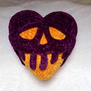Koponyás szív-  Poisoned Heart- Mérgezett szív , Otthon & Életmód, Dekoráció, Halloween, Halloweeni figurák, Horgolás, MESKA