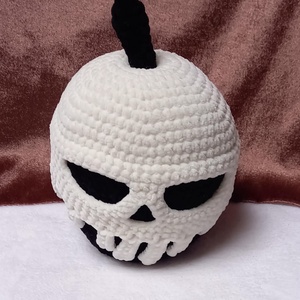  Koponyás  alma- Poisoned apple- Mérgezett alma, Otthon & Életmód, Dekoráció, Halloween, Halloweeni figurák, Horgolás, MESKA