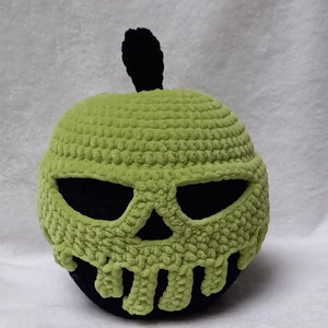  Koponyás  alma- Poisoned apple- Mérgezett alma, Otthon & Életmód, Dekoráció, Halloween, Halloweeni figurák, Horgolás, MESKA