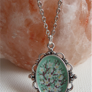 Tavaszi fehér virágos bokor mintás nyaklánc -  - Meska.hu