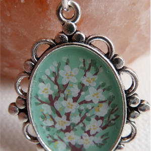 Tavaszi fehér virágos bokor mintás nyaklánc -  - Meska.hu