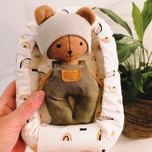 Mini maci, mini fészekben - kézműves textil játékfigura, Játék & Sport, Plüssállat & Játékfigura, Maci, , MESKA