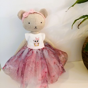 Maci lány organza szoknyában, pólóban    - kézműves , textil játékfigura - játék & sport - plüssállat & játékfigura - más figura - Meska.hu