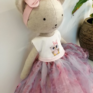 Maci lány organza szoknyában, pólóban    - kézműves , textil játékfigura - játék & sport - plüssállat & játékfigura - más figura - Meska.hu