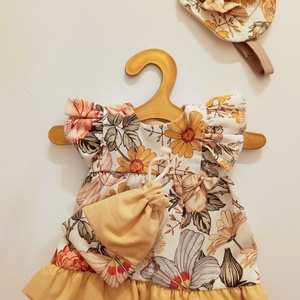 Ruházat, virágos ruha, kalappal -  Textiljáték figurákra (Maci, Őzi, Nyuszi, Kutyus, Egérke, Panda) - játék & sport - baba & babaház - babaruha, babakellék - Meska.hu